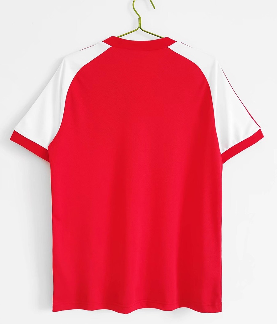 1982 Wales Home Retro